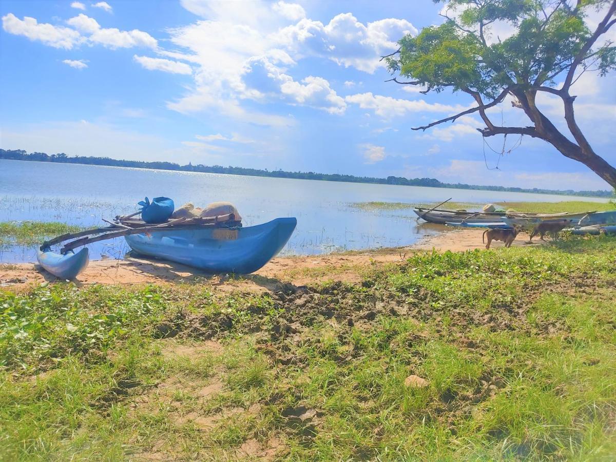 Lake Scape Yala Safari Inn Tissamaharama Exterior photo