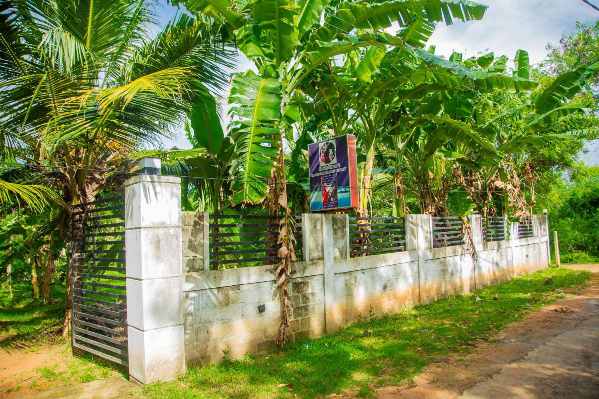 Lake Scape Yala Safari Inn Tissamaharama Exterior photo